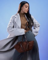 شنطة لفتة النسائية من المخمل بلون بني