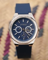 ساعة رجالية من الربل بلون أزرق