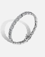 اسوارة نسائية بتصميم مميز بلون فضي