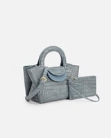 شنطة نسائية واسعة بلون رمادي