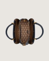 شنطة نسائية بتصميم عملي بلون أزرق