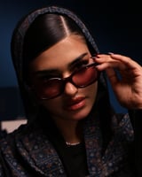 نظارة شمسية نسائية بتصميم عصري بلون عودي