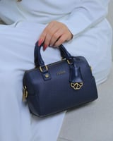 شنطة نسائية راقية بلون أزرق