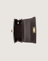 شنطة نسائية بمقاس متوسط بلون رمادي