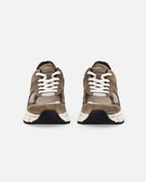 حذاء نسائي رياضي أنيق بلون بني