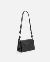 شنطة نسائية بتصميم عصري وخفيف بلون أسود