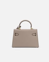 شنطة نسائية لكل امرأة تهتم بالتفاصيل باللون البني