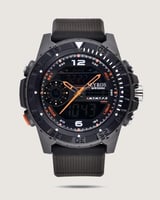 ساعة رجالية بسير من الربل بلون أسود.