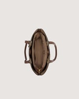 شنطة نسائية أنيقة باللون الأسود