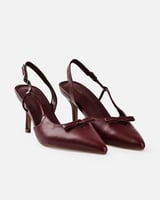 حذاء نسائي أنيق بكعب متوسط باللون العودي