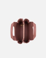 شنطة أنيقة من الجلد بلون وردي