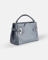 ‎ شنطة نسائية بمقاس لكل يوم بلون أزرق