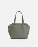 شنطة نسائية بمقاس واسع بلون أخضر