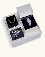 هدية نسائية من ساعة و سلسال وميدالية