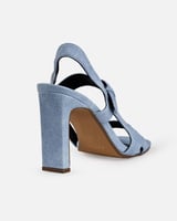 حذاء نسائي من المخمل باللون الأزرق الفاتح