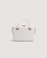 شنطة نسائية بتصميم أنيق بلون أبيض