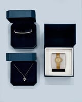 طقم نسائي أنيق لكل سيدة راقية بلون ذهبي