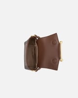 شنطة نسائية بحجم صغير بلون بني منقوش