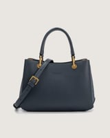 شنطة نسائية بتصميم عملي بلون أزرق