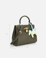 شنطة نسائية تعبر عن الأناقة العصرية بلون زيتي