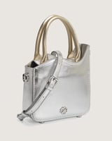 ‎ شنطة نسائية جذابة بلون فضي وذهبي