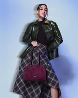 شنطة تالة النسائية مخمل بلون عودي