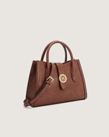 شنطة تناسب اطلالتك اليومية بلون بني