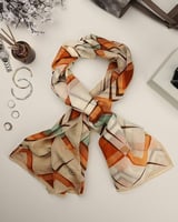 سكارف نسائي بتصميم أنيق