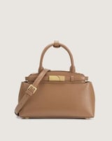 شنطة نسائية من الجلد الفاخر بلون بني