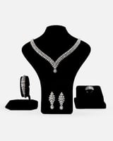 طقم نسائي ملكي باللون الفضي