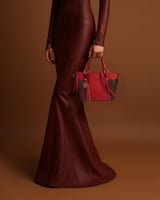 ‎ شنطة نسائية من الجلد بلون أحمر