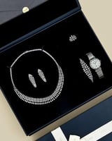 طقم نسائي من ساعة وطقم زركون فاتن