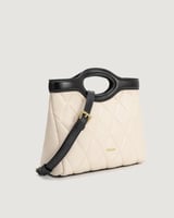 شنطة نسائية بتصميم راقي وحجم مناسب بلون أسود و أبي...