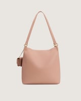 شنطة نسائية بتصميم مميز بلون وردي