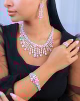 طقم نسائي فاخر باللون الفضي