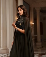 شنطة نسائية بلون أسود بحجم متوسط لكل الأوقات