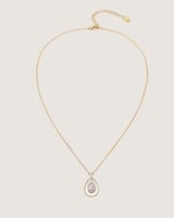 سلسلة نسائية بتصميم عصري بلون ذهبي