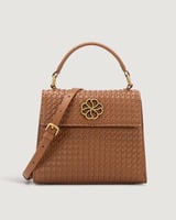 شنطة نسائية بتصميم جذاب بلون بني