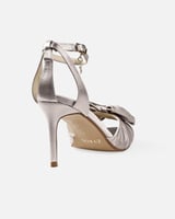 حذاء كعب نسائي بتصميم أنيق بلون بيج