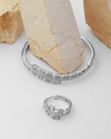 طقم اكسسوار نسائي أنيق بلون فضي