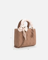 شنطة نسائية بتصميم هندسي صغيرة بلون بني