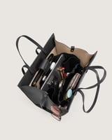 شنطة خُلود النسائية جلد بلون أسود