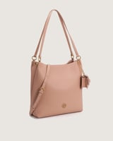 شنطة نسائية بتصميم مميز بلون وردي