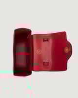 ‎ شنطة نسائية أنيقة بلون أحمر