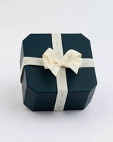 طقم نسائي ناعم اسوارة وخاتم بلون ذهبي