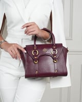 شنطة نسائية بمقاس كبير باللون العودي