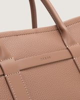 شنطة أرجوان النسائية عملية باللون البني