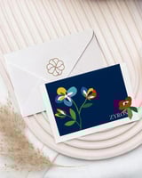 كرت إهداء يصف جمال الطبيعة بلون أزرق