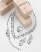 طقم اكسسوار نسائي فاخر بلون فضي وأخضر