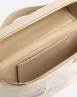 شنطة نسائية لكل يوم بلون بيج وأبيض